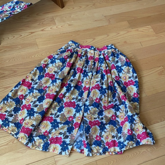 Vintage Floral Skirt - Picture 4 of 12